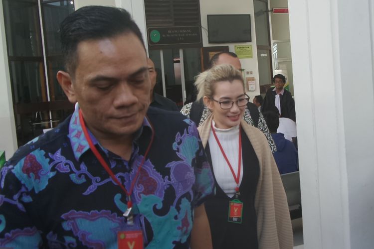 Reza Artamevia hadir di Pengadilan Negeri Jakarta Selatan pada Selasa (9/1/2018) sebagai saksi kasus Gatot Brajamusti. 