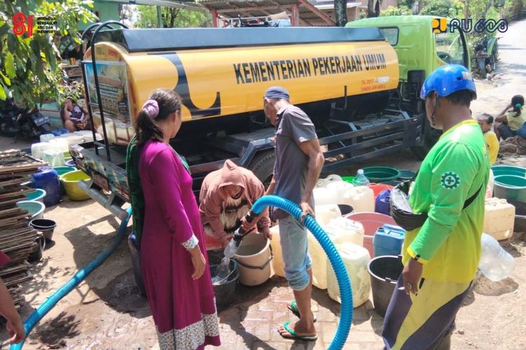 Kementerian PU Salurkan Air Bersih untuk Warga Terdampak Kekeringan di Situbondo
