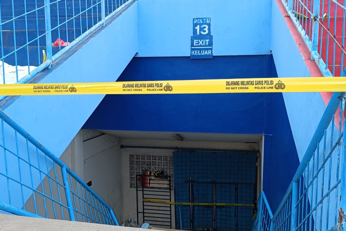 Pintu keluar tribun 13 Stadion Kanjuruhan.
