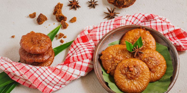 2 Cara Membuat Kue Cucur Manado agar Bentuk Renda Sempurna 2 Cara Membuat Kue Cucur Manado agar Bentuk Renda Sempurna