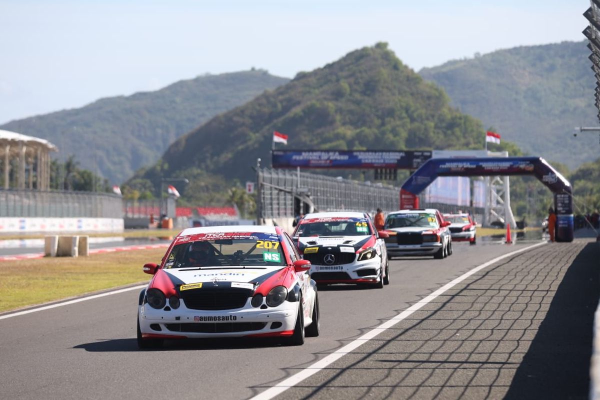 Tim balap Indostar Motorsport bersinar di Mandalika
