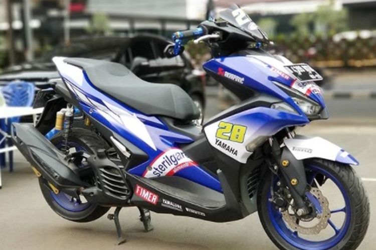 2 Musuh Motor  yang Sudah Dilapis Stiker  Bodi