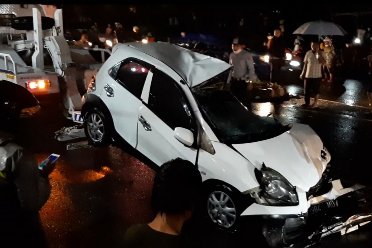 Kecelakaan beruntun terjadi di ruas Jalan Prof. Hamka tanjakan Silayur, Ngaliyan pada Kamis (25/2/2021).