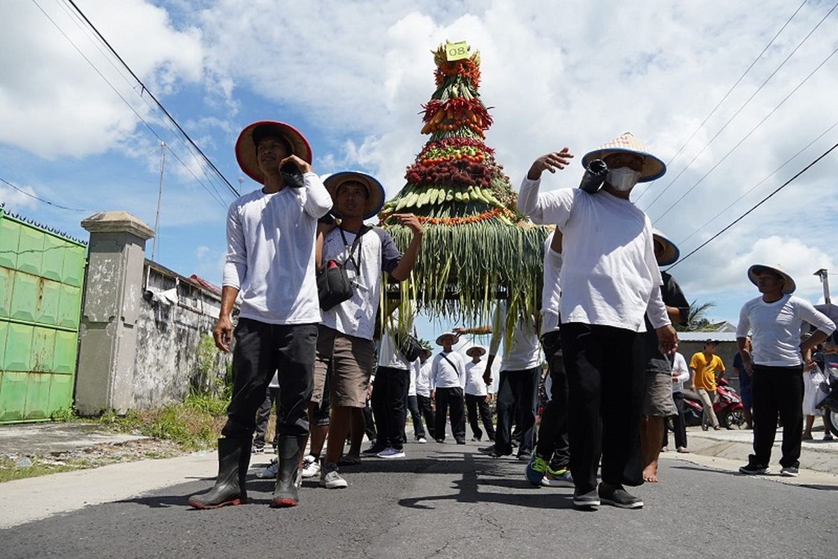 Menyambut Hari Ulang Tahun (HUT) Ke-1219 Kabupaten Kediri, Pemerintah Kabupaten (Pemkab) Kediri menggelar kontes durian dan sedekah bumi di Kecamatan Puncu, Minggu (19/2/2023). 