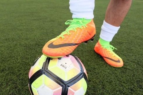 Mengapa Pemain Sepak Bola Memakai Sepatu yang Ada Pulnya?