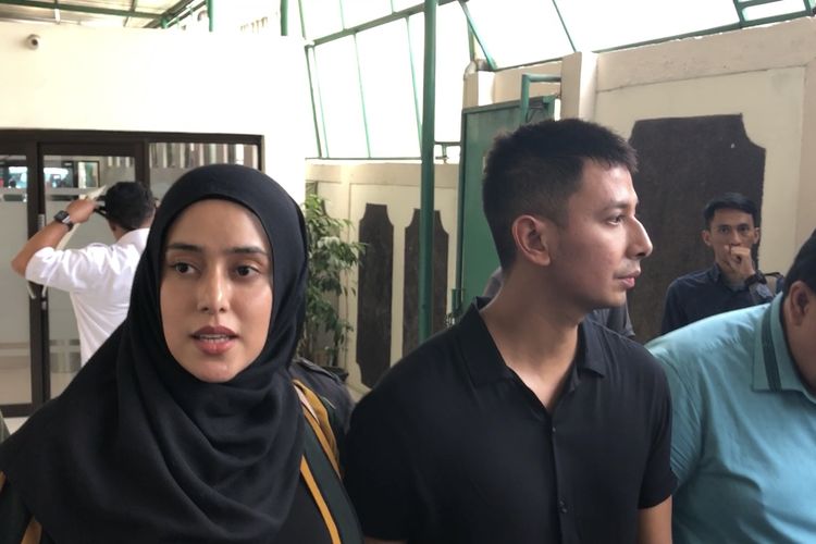 Fairuz A Rafiq dan Sonny Septian saat mendatangi di Pengadilan Negeri Jakarta Selatan, Senin (27/1/2020). 