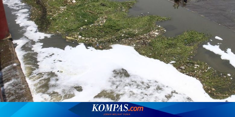 Sungai Anyar di Solo Tercemar Limbah Detergen 