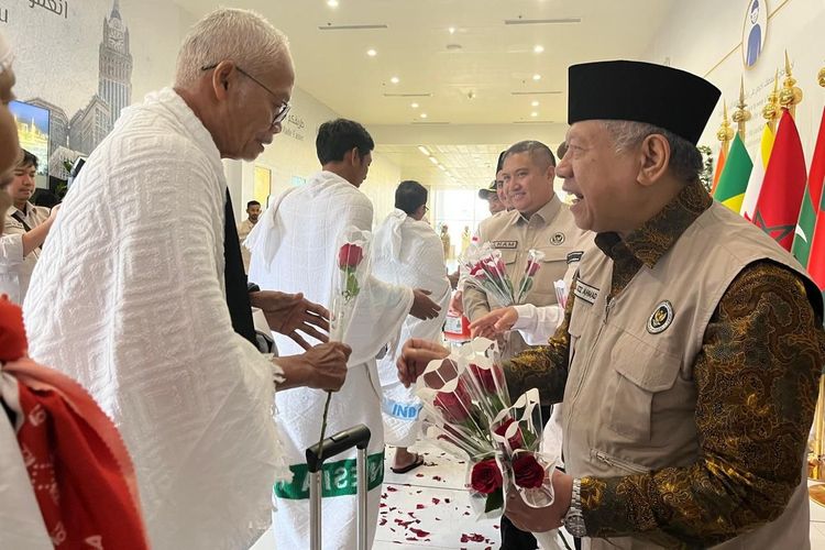 Jemaah Haji Gelombang II Berdatangan di Bandara Jeddah, Dubes Ingatkan Cuaca Panas