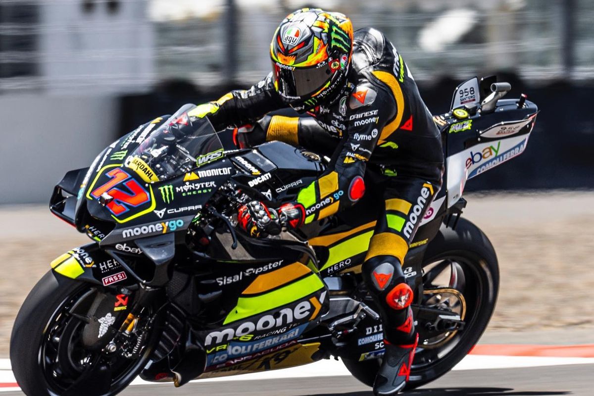 Marco Bezzecchi saat berlaga pada MotoGP Mandalika 2023