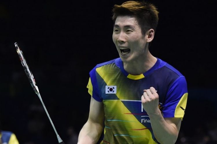 Pebulu tangkis tunggal putra Korea, Son Wan Ho, melakukan selebrasi setelah memastikan kemenangan atas Chen Long (China) pada laga partai pertama babak perempat final Piala Thomas, di Kunshan Sports Center, Kunshan, China, Kamis (19/5/2016).