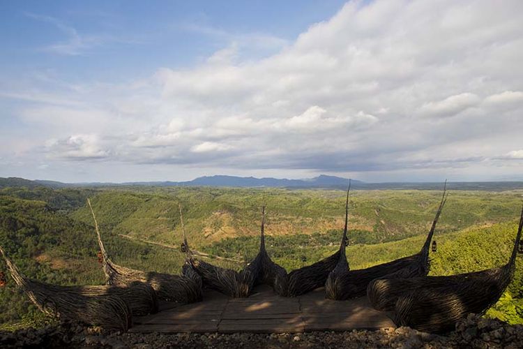 Spot foto di Watu Payung, Panggang, Gunungkidul berupa hamparan perbukitan hijau yang menawan.