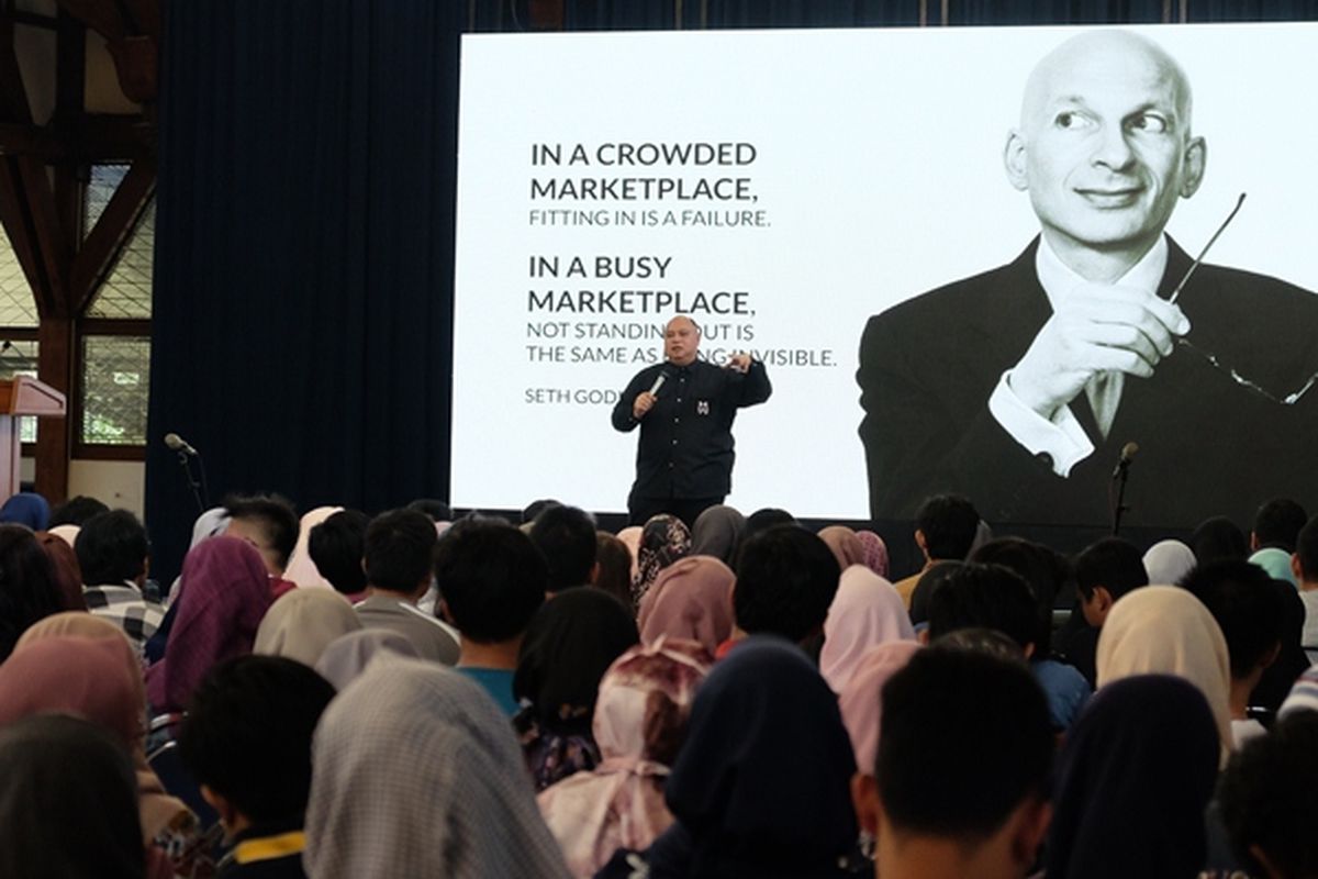 Institut Teknologi Bandung (ITB) bekerja sama Martha Tilaar Group menggelar seminar bertema ?KreatifBoom 2018? di Aula Barat ITB (30/8/2018).