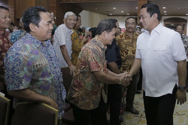 Wali Kota Semarang Hendrar Prihadi Menyalami Perserta Musrenbang RKPD Tingkat Kota Semarang RKPD tahun 2020 Kota Semarang, Rabu (20/3/2019)