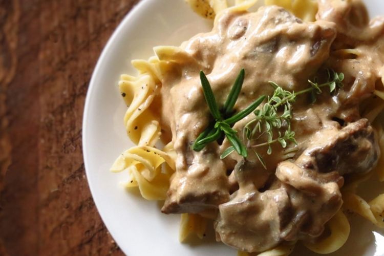 Ilustrasi Beef Stroganoff