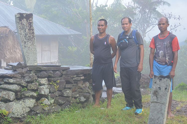 Kampung adat Wulu Nua Puu, Desa Wuliwala, Kecamatan Mauponggo, Kabupaten Nagekeo, Flores, NTT, Rabu (27/2/2019) sedang berkabut tebal.  