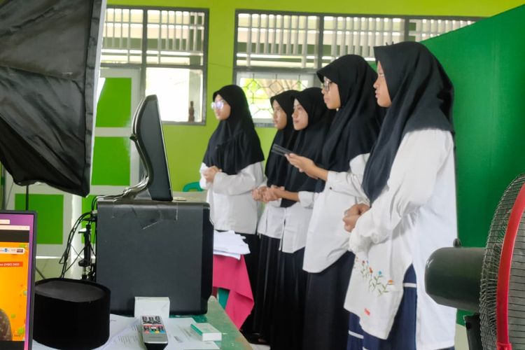 Tim Riset Madrasah Tsanawiyah Negeri (MTsN) 1 Pati kembali mengukir prestasi. Mereka meraih medali perunggu Global Competition for Life Sciences (GloCoLiS) 2022 yang diselenggarakan Indonesian Young Scientist Association (IYSA). 