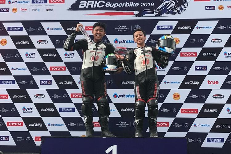 Dua pebalap binaan PT Astra Honda Motor, Azryan Dheyo Wahyumaniadi dan Herlian Dandi sukses meraih podium pertama dan ketiga pada balapan pertama seri ketiga Thailand Talent Cup di Sirkuit Internasional Chang, Buriram, Thailand, Sabtu (13/7/2019).