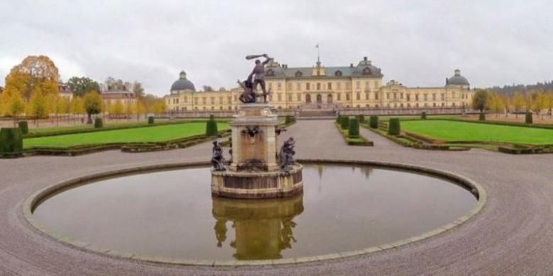 Istana Drottningholm, kediaman resmi Raja dan Ratu Swedia.