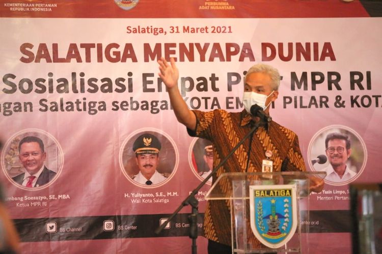 Gubernur Jawa Tengah (Jateng) Ganjar Pranowo Pendopo Rumah Dinas Wali Kota Salatiga, Rabu (31/3/2021).
