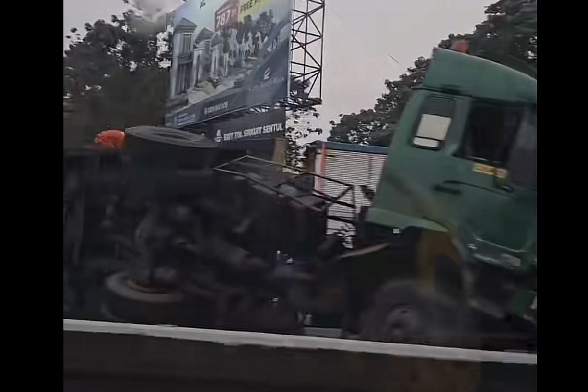 Video Yang Memperlihatkan Kecelakaan Truk di Tol Jagorawi