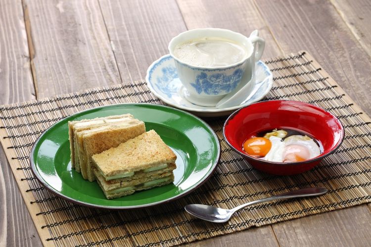  Kaya Toast, menu sarapan khas singapura yang populer.