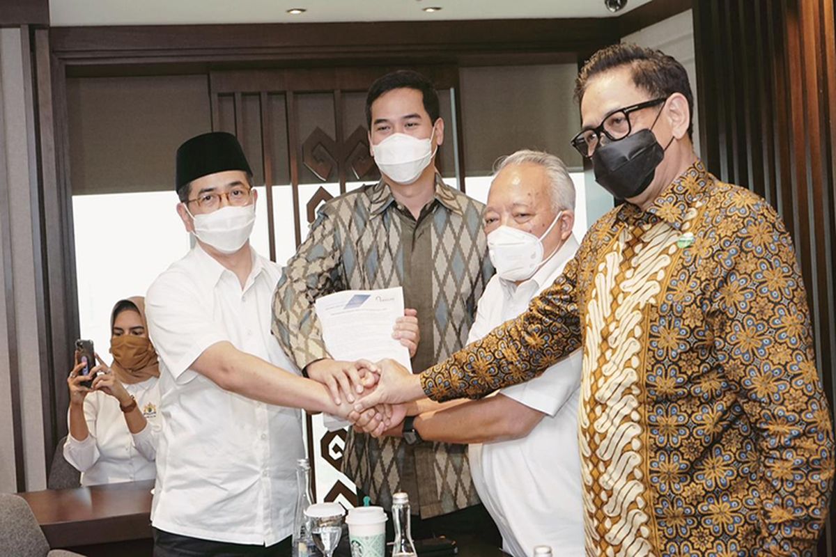 Arsjad Rasjid resmi mendaftarkan diri sebagai calon Ketua Umum (Ketum) Kamar Dagang dan Industri (Kadin) Indonesia periode 2021-2026, Senin (24/5/2021).
