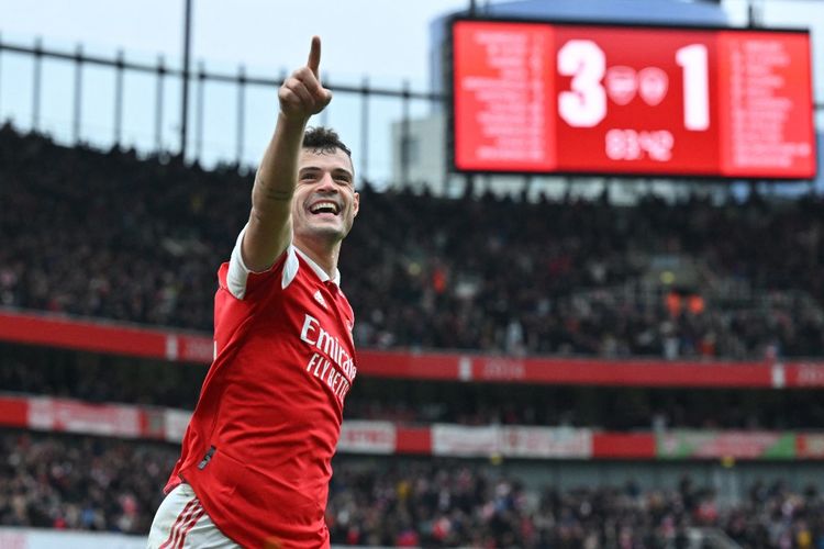 Pemain Arsenal, Granit Xhaka, merayakan gol ke gawang Leeds United pada laga lanjutan Liga Inggris di Stadion Emirates, London, pada Sabtu (1/4/2023).