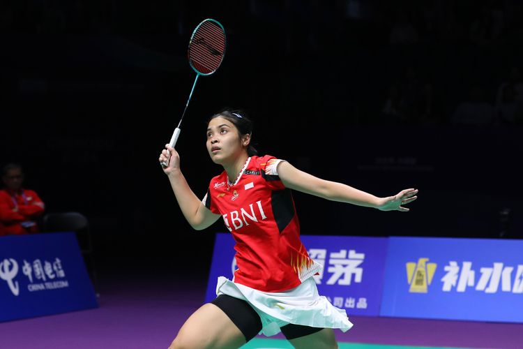 Gregoria Mariska Tunjung saat melawan Shim Yu-jin di semifinal Uber Cup 2024 di Hi Tech Zone Sports Centre, Chengdu, China, Sabtu (4/5/2024). Gregoria tercatat sebagai pemilik smash paling kencang di sektor tunggal putri selama Uber Cup 2024. 