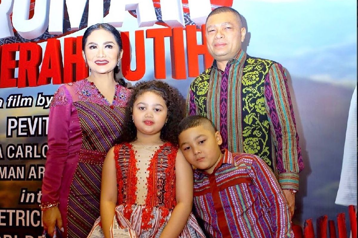 Dari kiri ke kanan: Krisdayanti, Amora Lemos, Kellen Lemos Lay, Raul Lemos.