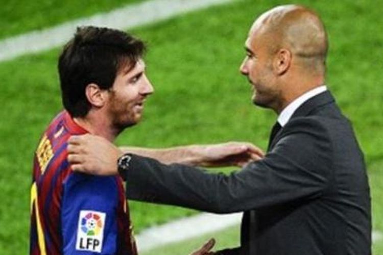 Gelandang Barcelona, Lionel Messi (kiri) dan pelatih Bayern Muenchen, Pep Guardiola. 