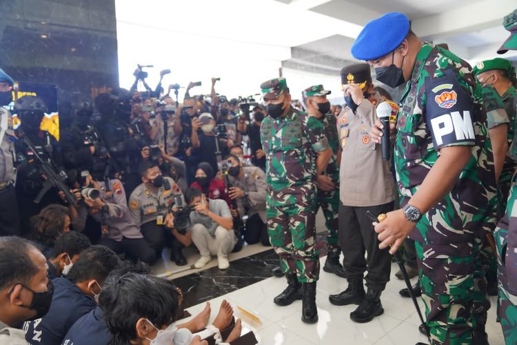 Kepala Staf Angkatan Darat (KSAD) Jenderal Dudung Abdurachman saat mengunjungi Markas Polda Jawa Tengah di Semarang, Senin (25/7/2022).