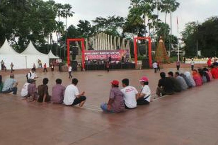 Gabungan tim relawan Joko Widodo-Jusuf Kalla (Jokowi-JK) menggelar acara untuk merayakan kemenangan pada Pemilu Presiden 2014. 