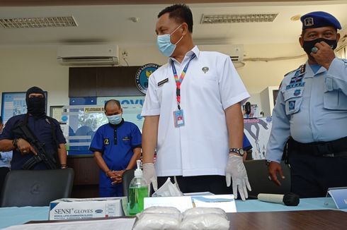 Sembunyikan Sabu Dalam Kondom di Dubur, 2 Pria Ini Ditangkap di Bandara