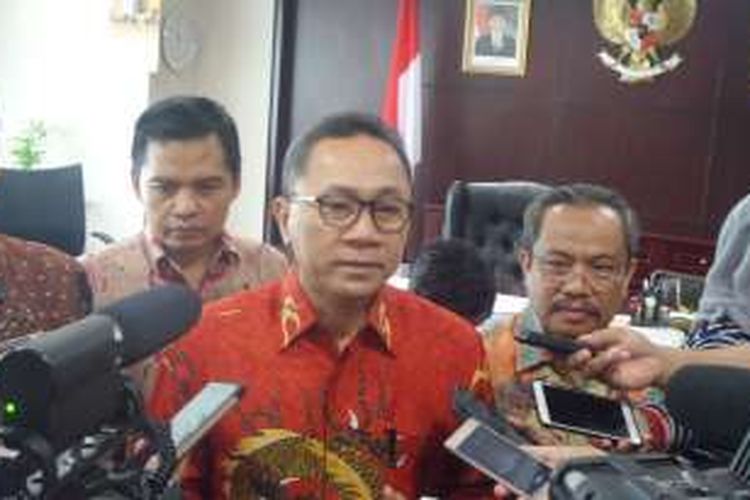 Ketua MPR RI Zulkifli Hasan di Kompleks Parlemen, Senayan, Jakarta, Senim (15/8/2016)