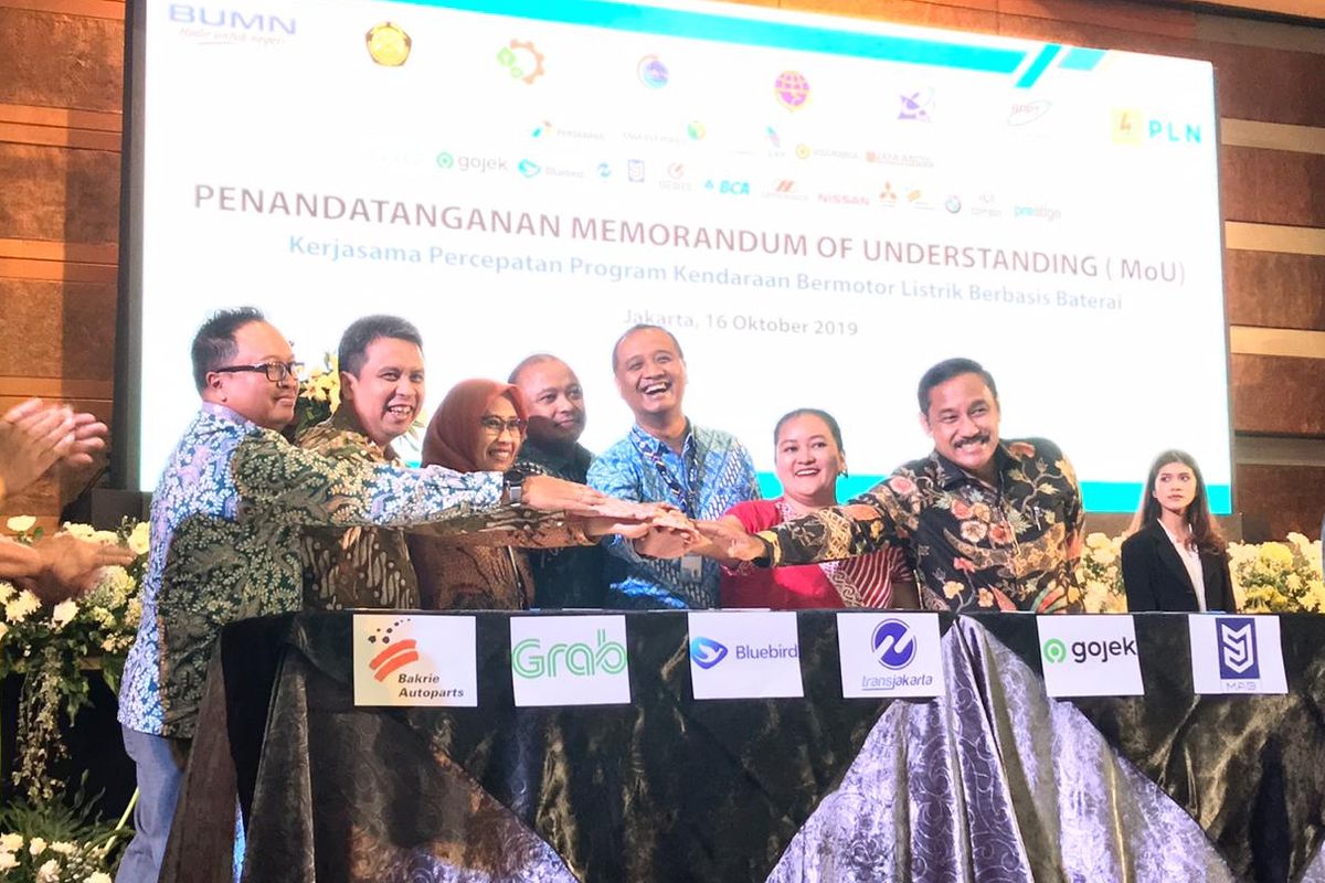 Penandatanganan MoU antara BPPT dan PLN bersama 20 perusahaan swasta