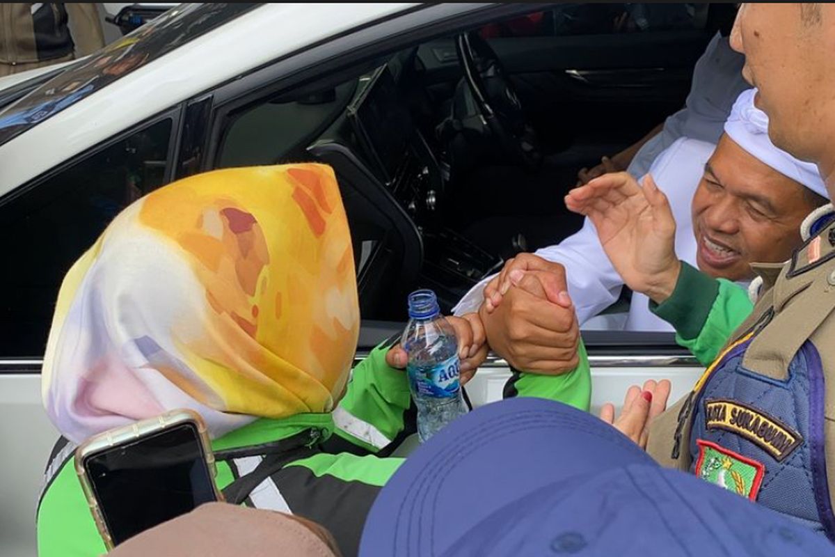 Renny (driver ojol) saat curhat ke Dedi Mulyadi dan minta kesejah teraan untuk ojol di Kota Sukabumi, pada Kamis (10/4/2025)lalu. 