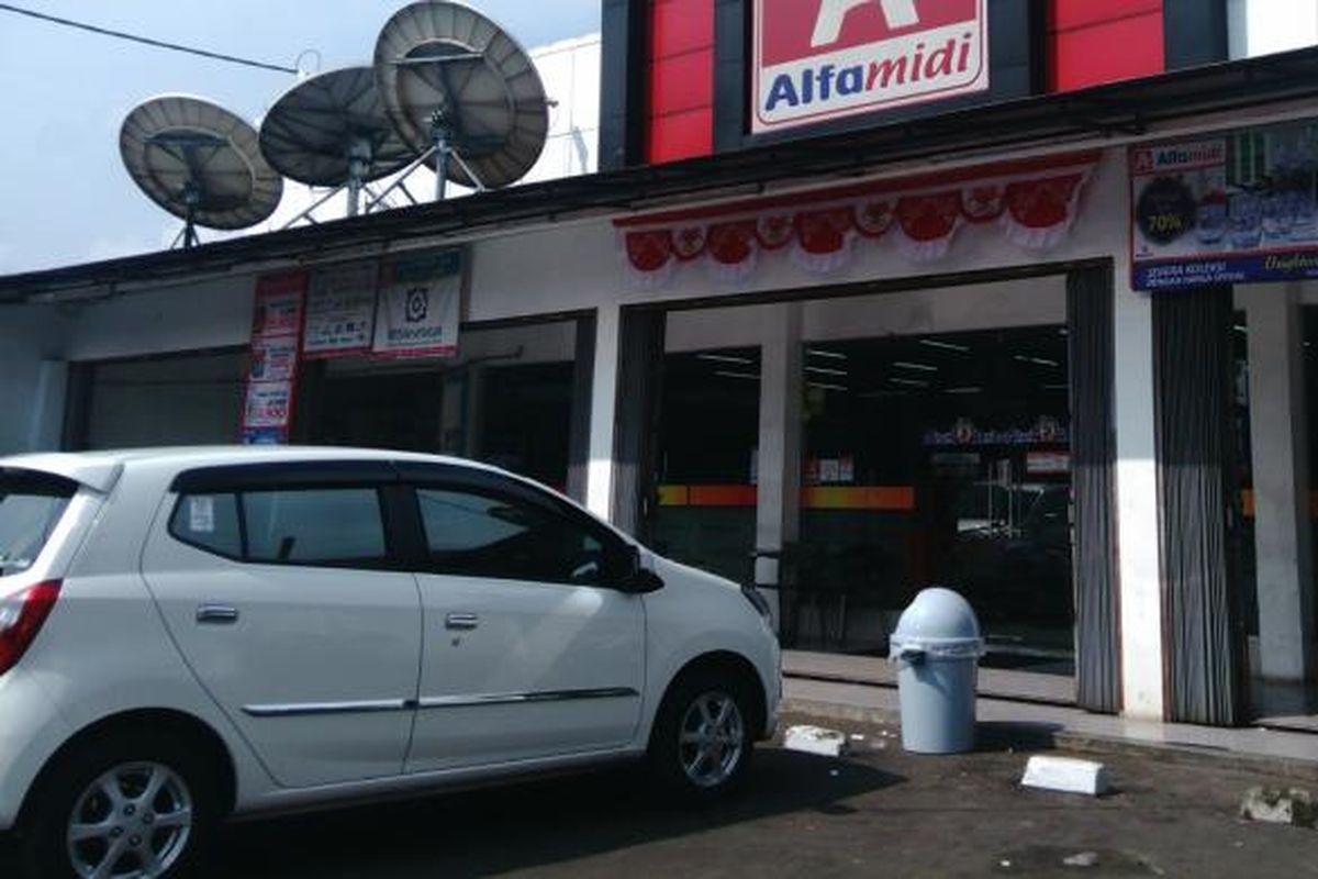 Minimarket di Jalan Raya Bogor, Cimanggis, Depok ini tempat seorang oknum pengacara menodongkan pistolnya ke pengunjung minimarket, seminggu lalu. Selasa (9/8/2016).