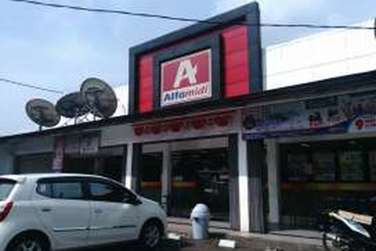 Minimarket di Jalan Raya Bogor, Cimanggis, Depok ini tempat seorang oknum pengacara menodongkan pistolnya ke pengunjung minimarket, seminggu lalu. Selasa (9/8/2016).