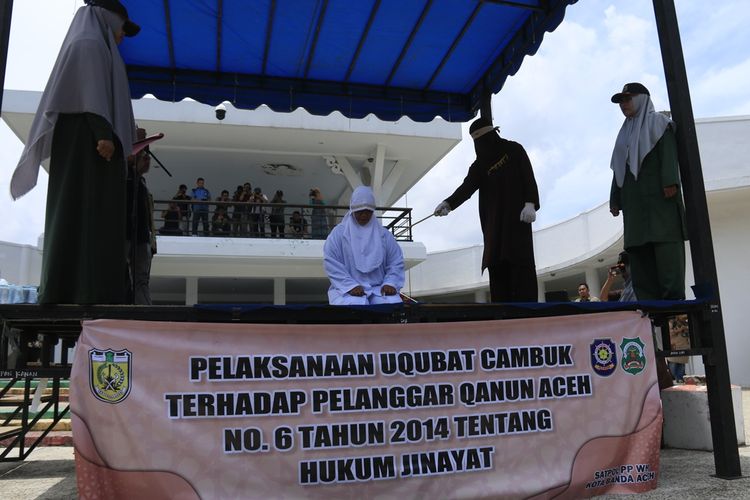 Tiga pasangan pelanggar syariat Islam dicambuk