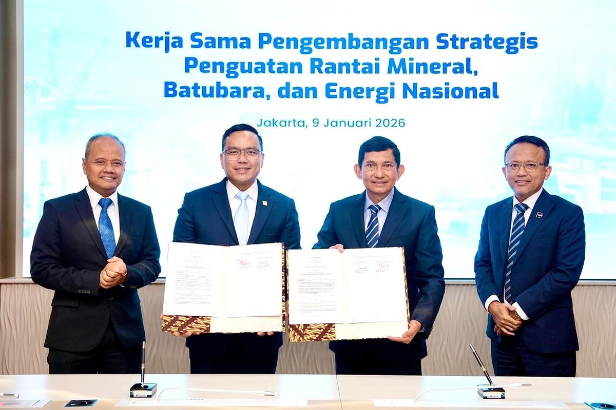 Penandatanganan Kerja Sama Pengembangan Strategis Penguatan Rantai Mineral Batu bara, dan Energi Nasional antara Direktur Utama PT Pertamina (Persero), Simon Aloysius Mantiri dengan Direktur Utama MIND ID, Maroef Sjamsoeddin, disaksikan Chief Technology Officer (CTO) BPI Danatara, Sigit Puji Santoso di Jakarta, 9 Januari 2026