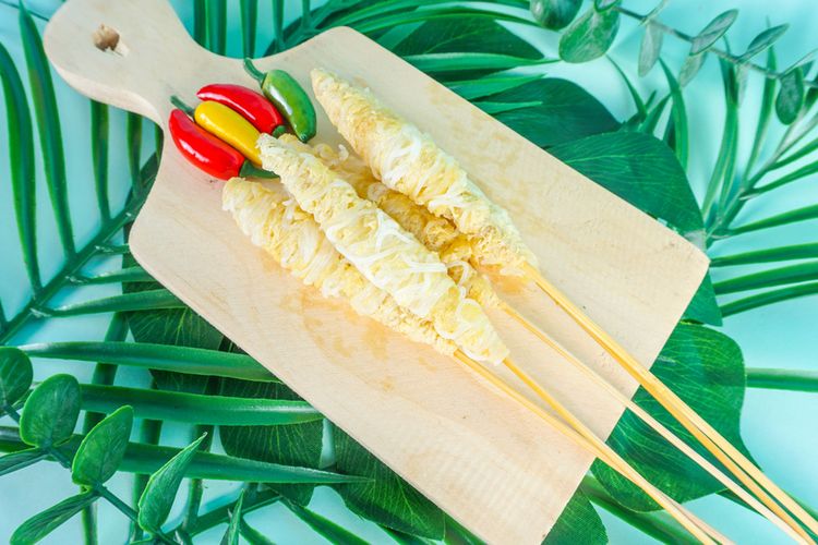 Ilustrasi telur gulung ala kaki lima untuk camilan di rumah selama akhir pekan.