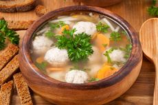 Resep Sup Jamur Bakso Ayam, Menu Makan Siang Lezat dan Sehat