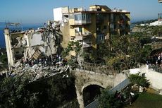 Apartemen Lima Lantai di Italia Roboh, Sejumlah Orang Tertimbun