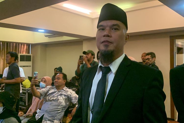 Ahmad Dhani ditemui dalam konferensi pers di kawasan Thamrin, Jakarta Pusat, Selasa (4/4/2023).