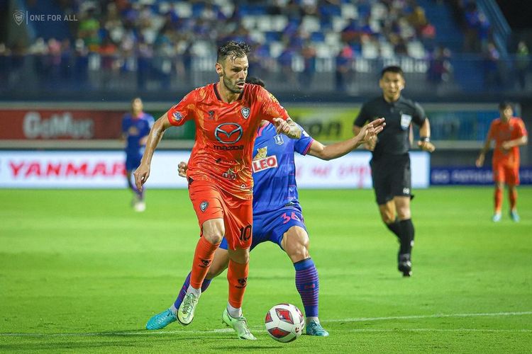Tyronne del Pino pemain asing baru Persib Bandung asal Spanyol saat masih berkostum Nackhon Ratchasima musim 2022-2023 di Thail League 1.