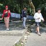 Demi Cari Koin Jagat, Warga Rusak Paving Blok di Tegalega Bandung