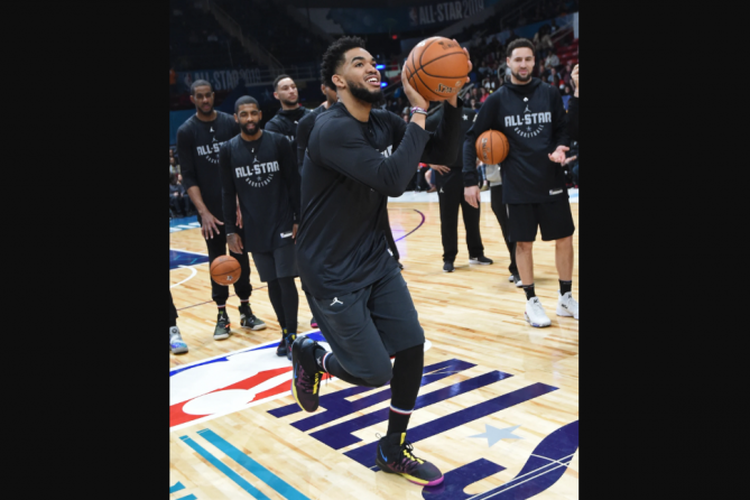 Karl-Anthony Towns dengan Nike Hyperdunk X