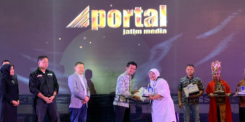 Berkat kerja keras serta kegigihannya mengembangkan Kesiman Jaya,  Karyani terpilih sebagai salah satu tokoh inspiratif versi Berita Jatim