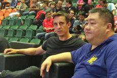 Di Stadion Pakansari, Gary Neville Nonton Laga Liga 1 untuk Kali Kedua