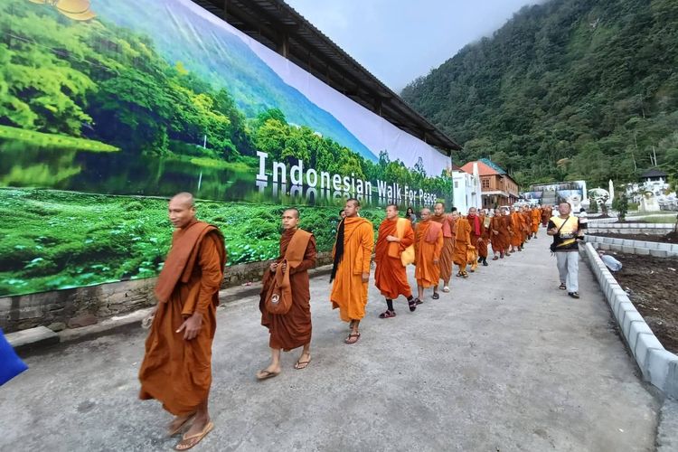 Agenda Puluhan Biksu Thudong di Solo: Tiba Sore, Temui Gusti Bhre, hingga Kirab Malam